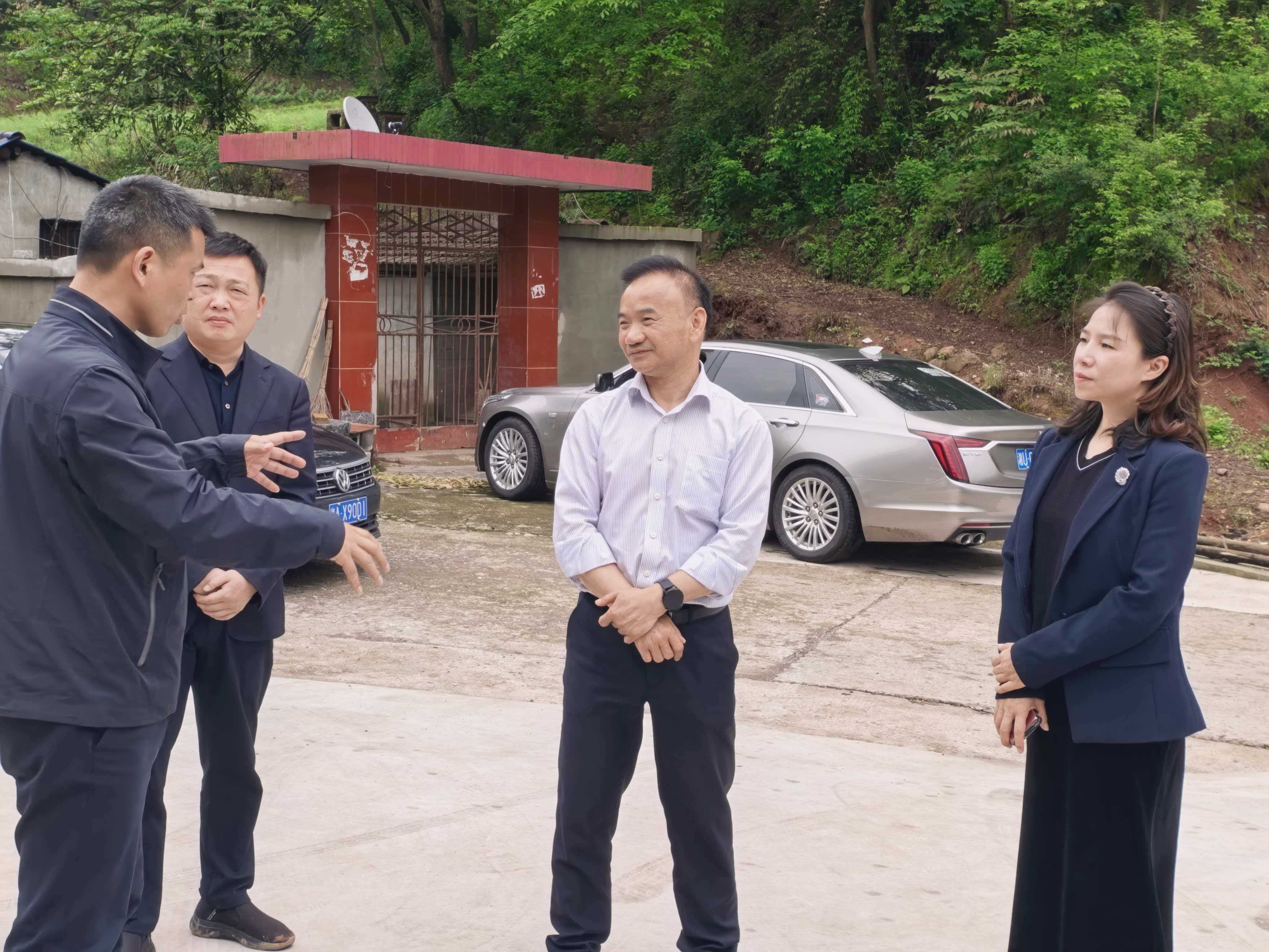 省机关事务局赴泸溪县中塘村调研乡村振兴帮扶工作