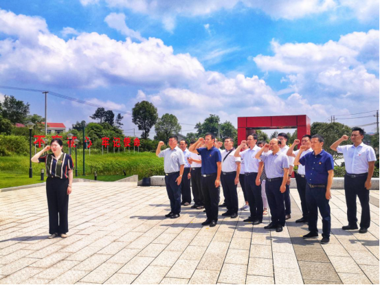 在国防教育活动中践初心担使命