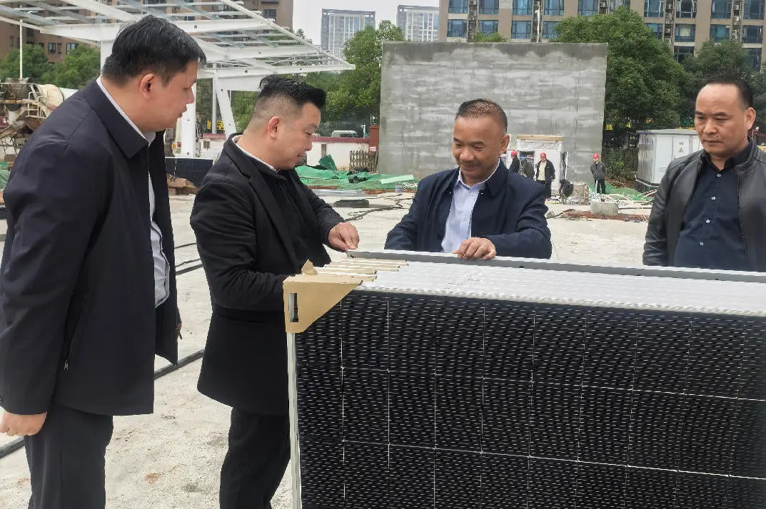 省机关事务局调研新能源汽车充电站及分布式光伏发电项目